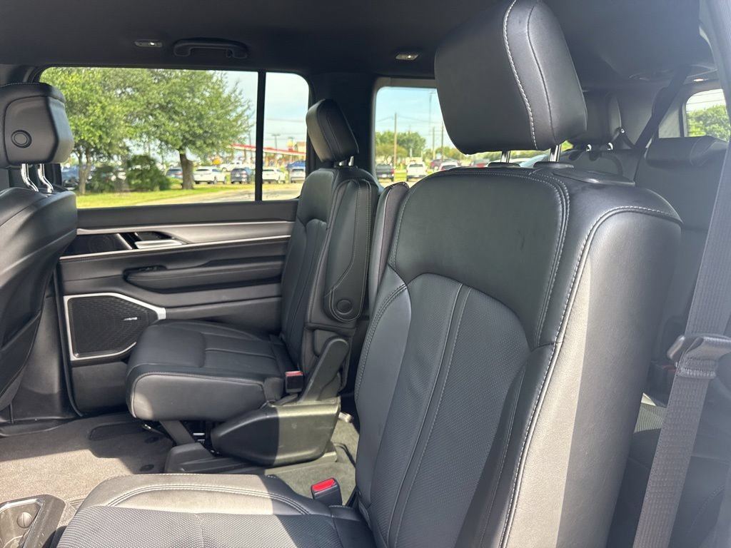 Used 2025 Jeep Wagoneer Series II AWD/4WD image 11