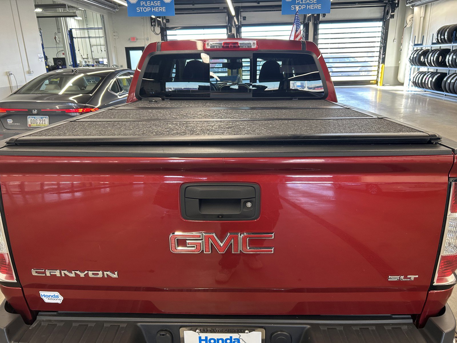 Used 2016 GMC Canyon SLT image 16