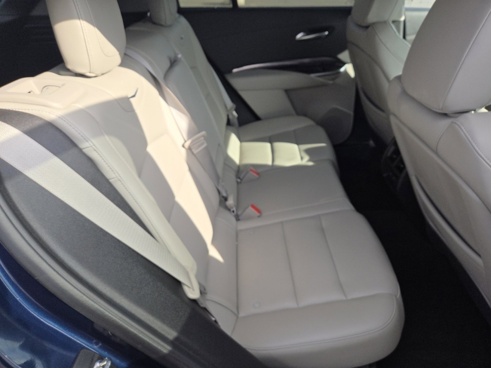 Used 2022 Cadillac XT4 Luxury w/ Cold Weather Package image 20