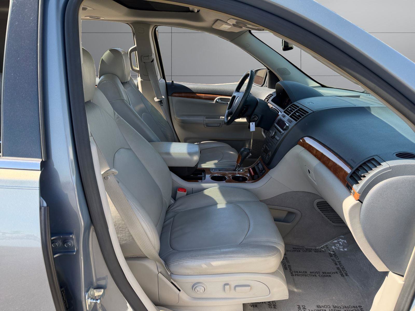 Used 2008 Saturn Outlook XR w/ Premium Trim Package image 7