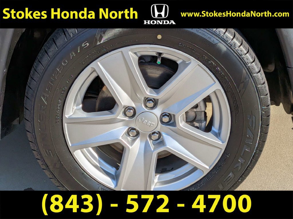 Used 2022 Jeep Compass Latitude w/ Sun and Sound Group AWD/4WD image 11