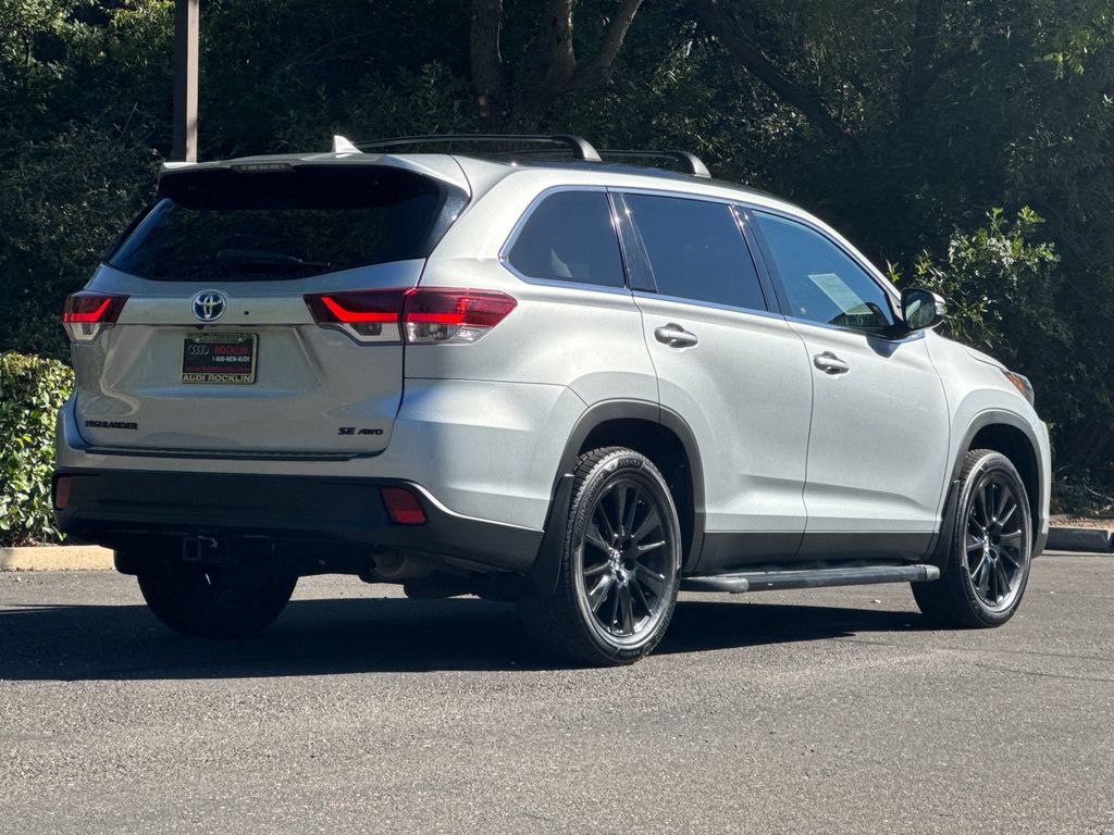Used 2019 Toyota Highlander SE AWD/4WD image 5