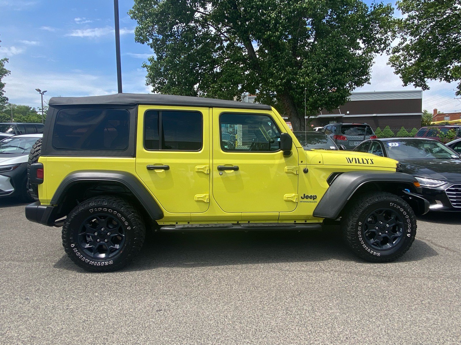 Used 2023 Jeep Wrangler Unlimited w/ Cold Weather Group AWD/4WD image 2