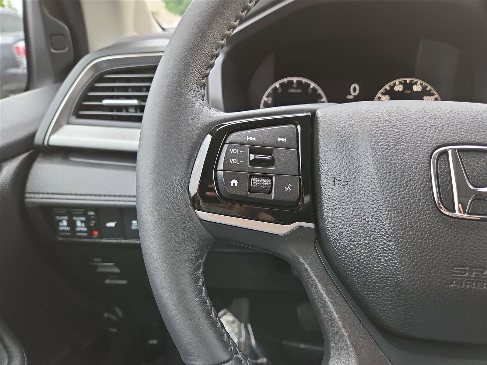 Used 2025 Honda Odyssey EX-L image 16