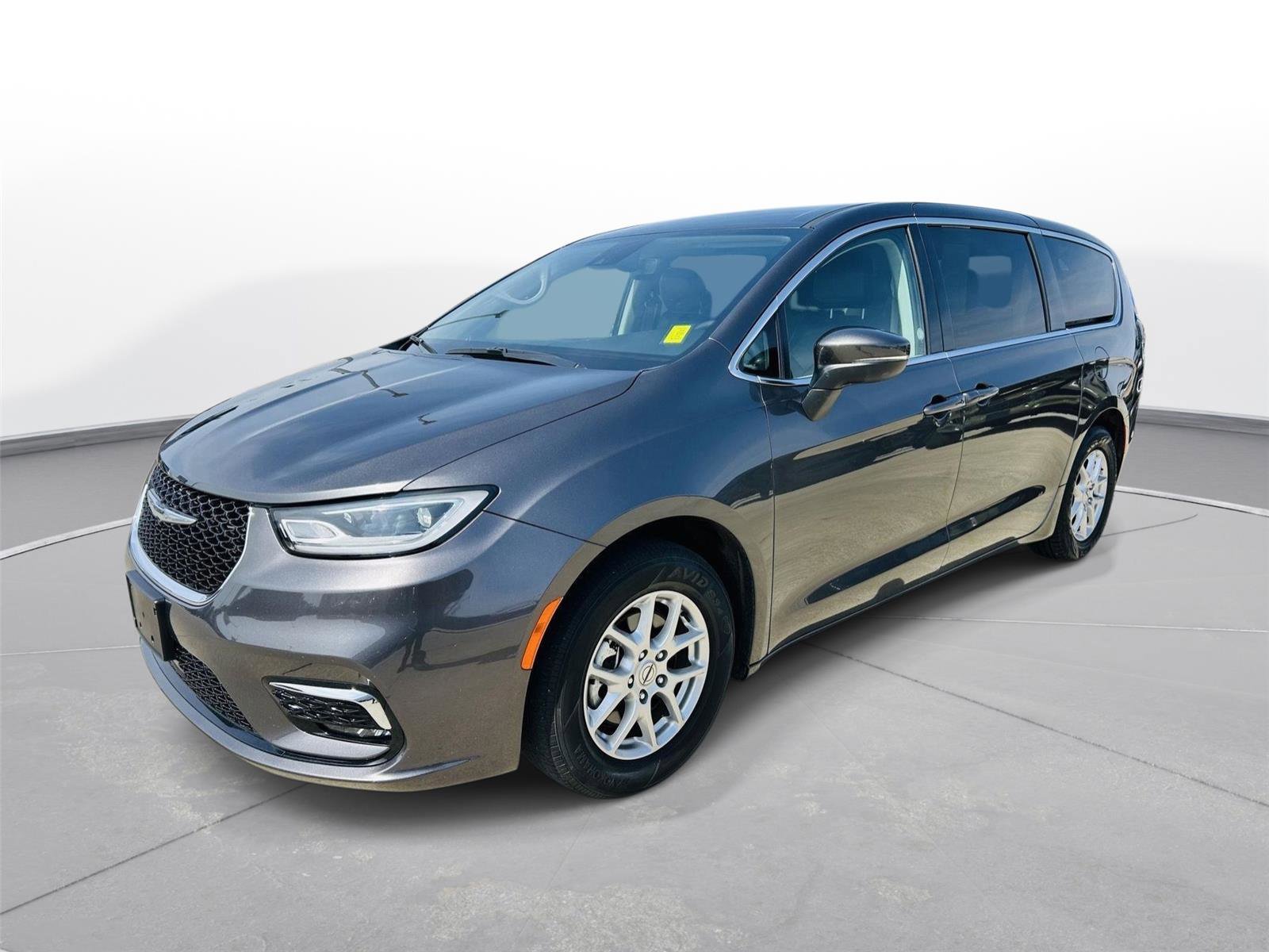 Used 2023 Chrysler Pacifica Touring-L image 35