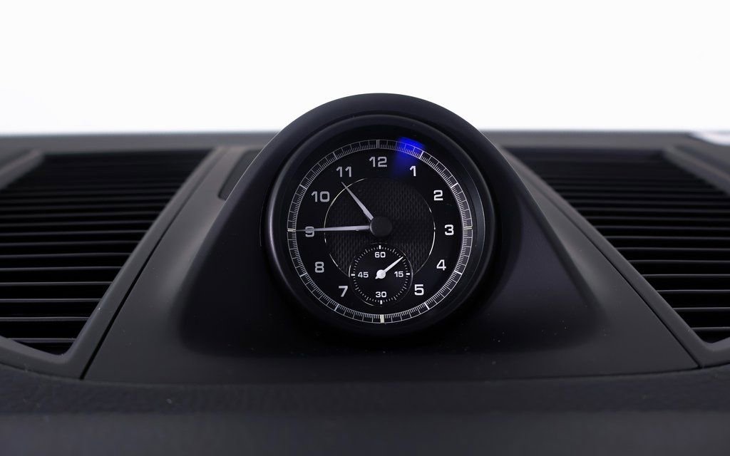 Used 2025 Porsche Macan image 16