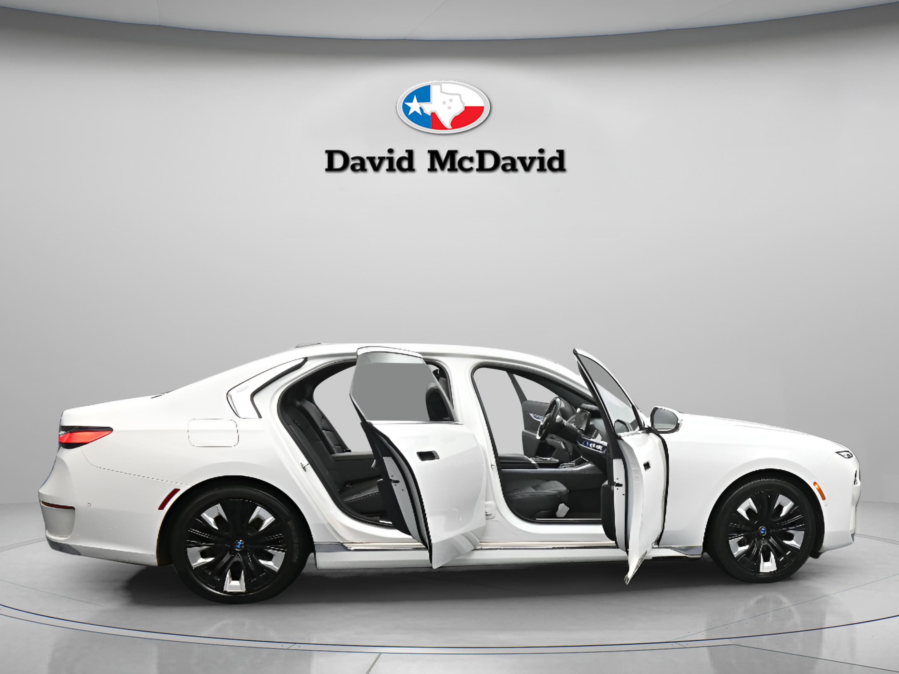 Used 2023 BMW i7 xDrive60 AWD/4WD image 43