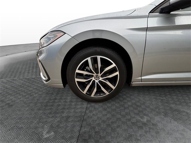 Used 2025 Volkswagen Jetta SE w/ Sunroof Package image 13