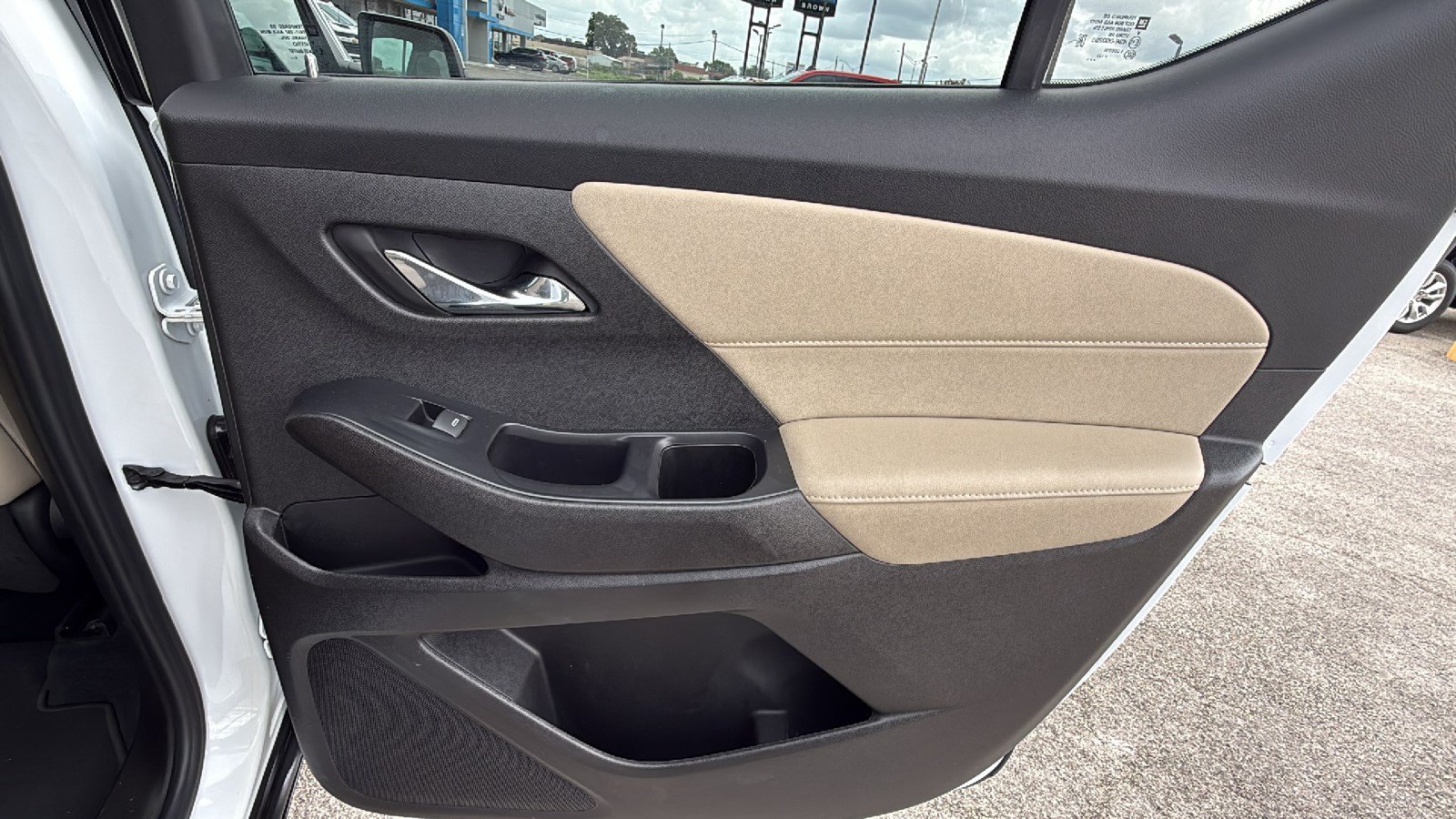 Used 2022 Chevrolet Traverse LS FWD image 25