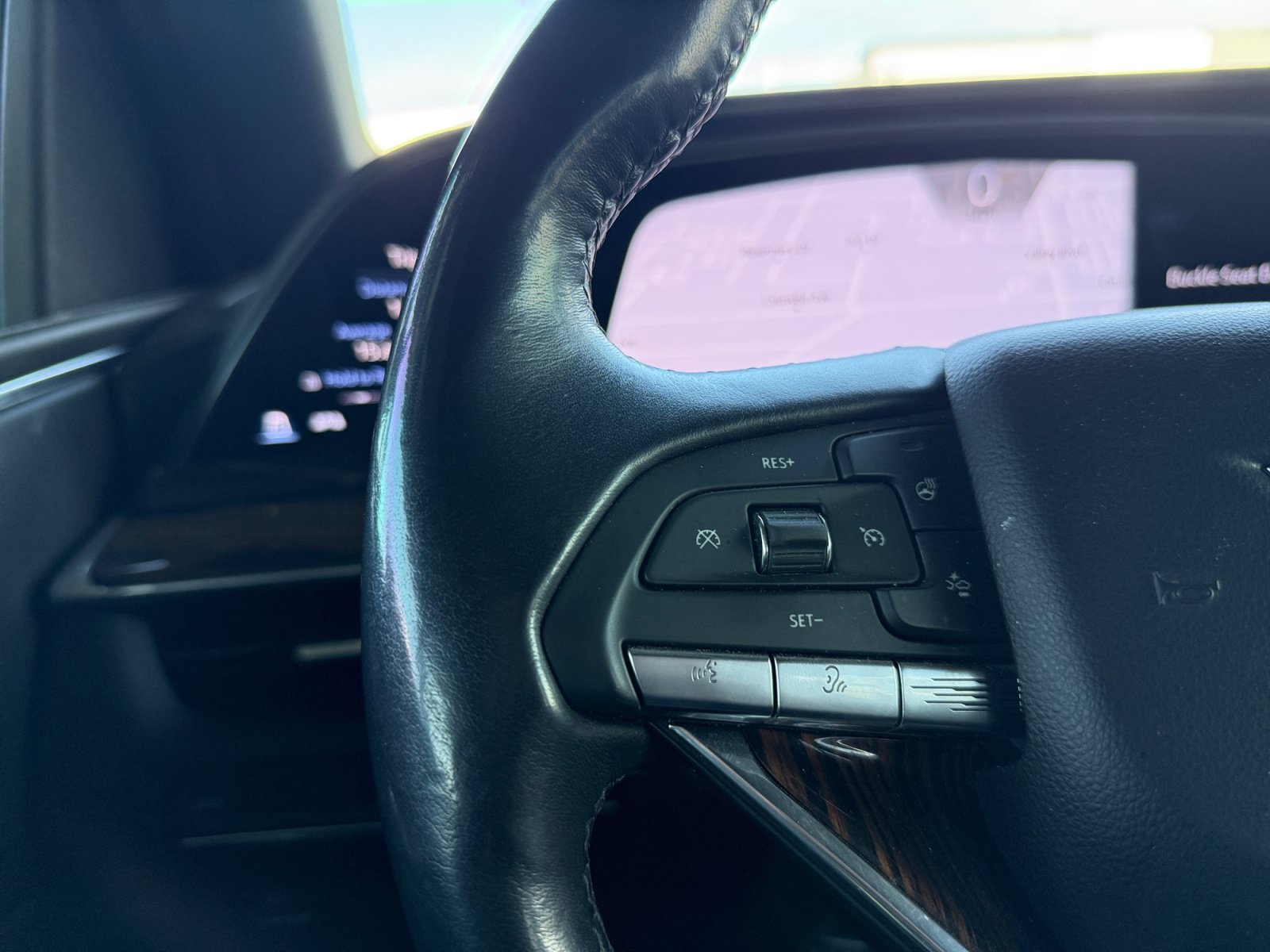 Used 2022 Cadillac Escalade Luxury RWD image 18