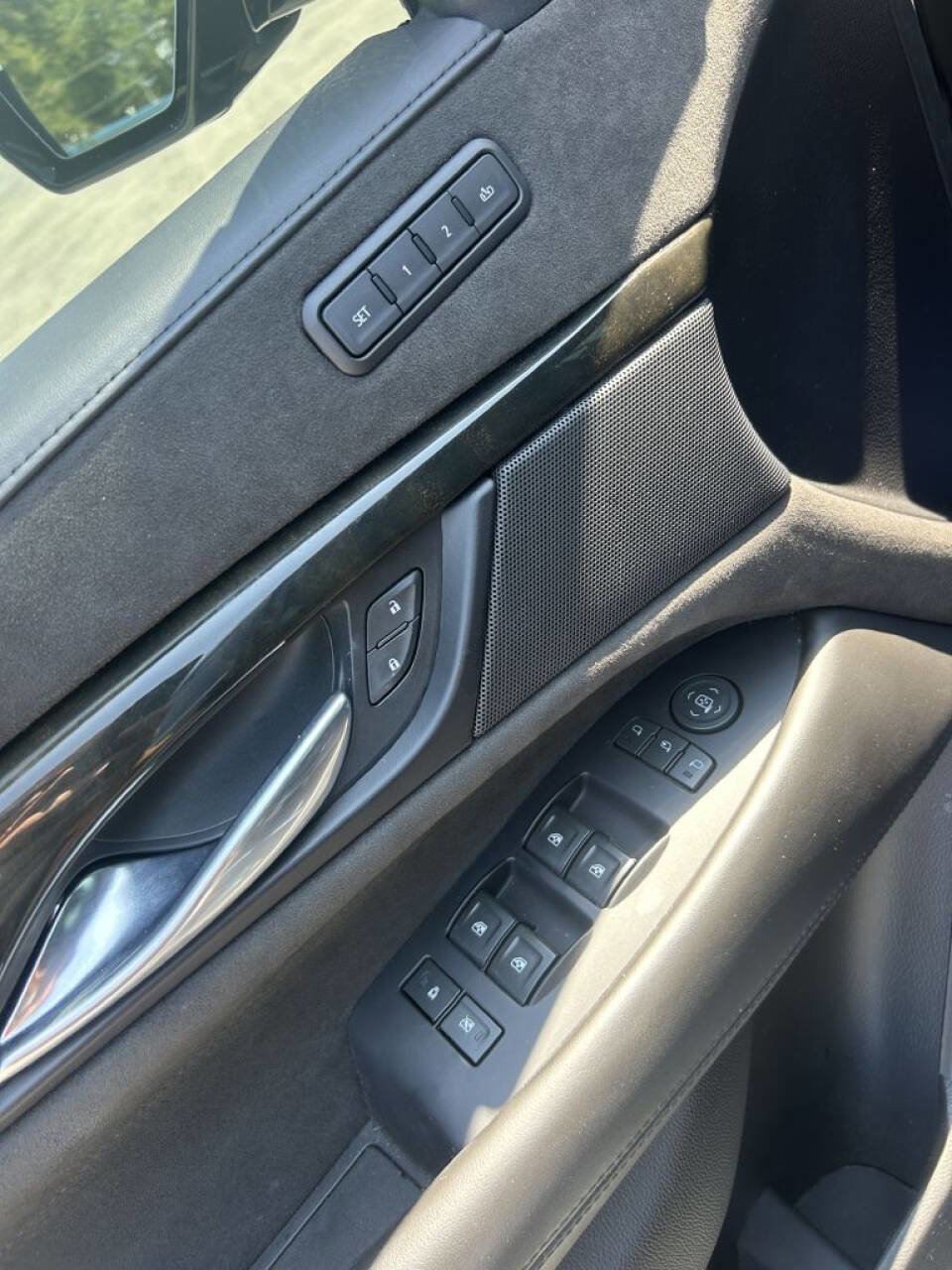 Used 2019 Cadillac Escalade Platinum image 12