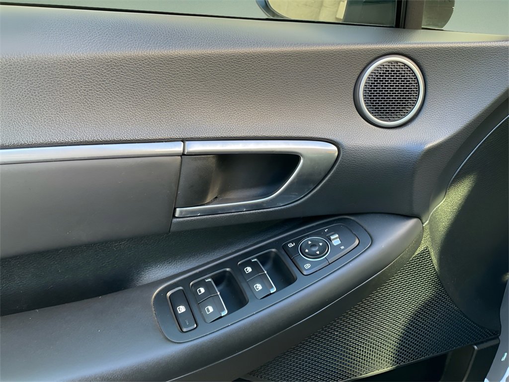 Certified 2023 Hyundai Sonata SEL w/ Cargo Package image 17