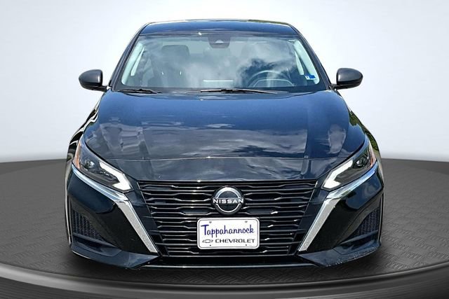 Used 2024 Nissan Altima 2.5 SV FWD image 2