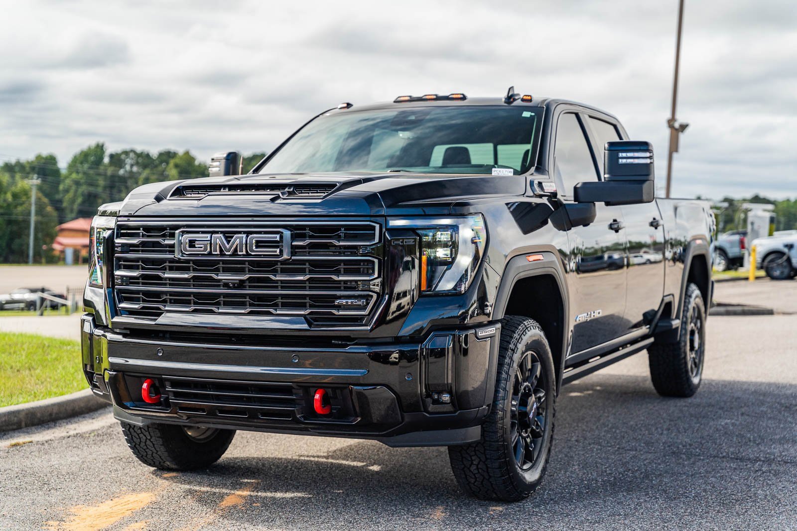 Used 2025 GMC Sierra 2500 AT4 w/ AT4 Premium Plus Package image 3