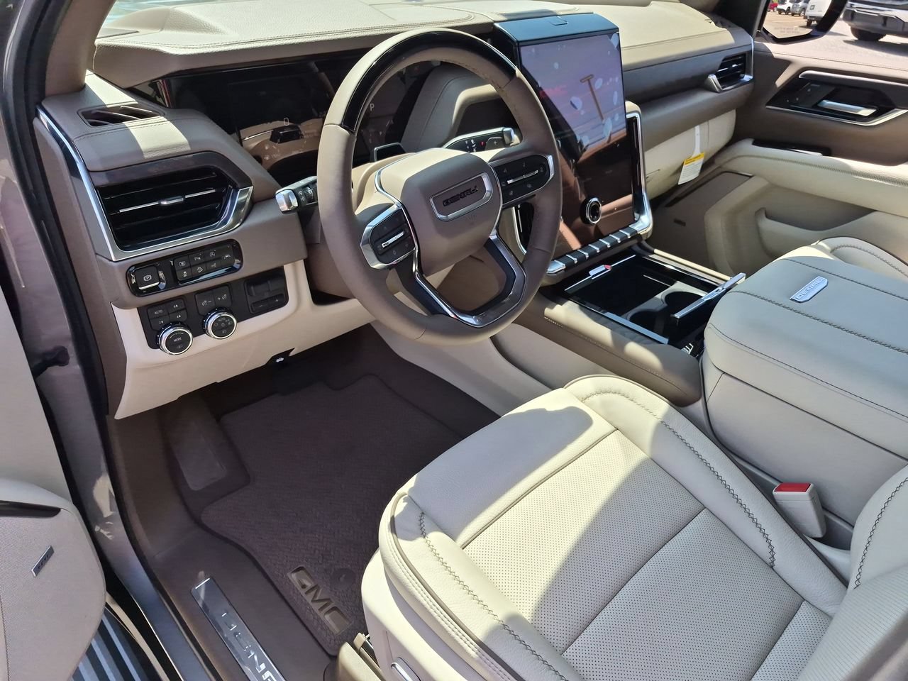 New 2026 GMC Yukon XL Denali w/ Denali Reserve Package AWD/4WD image 10