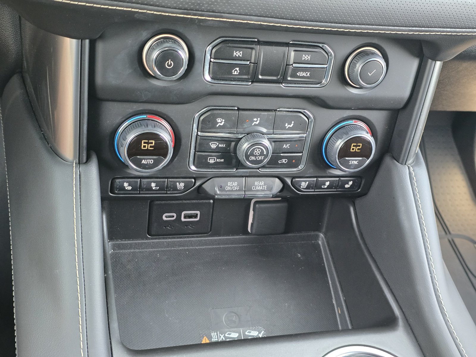 Used 2024 Chevrolet Tahoe Premier AWD/4WD image 21