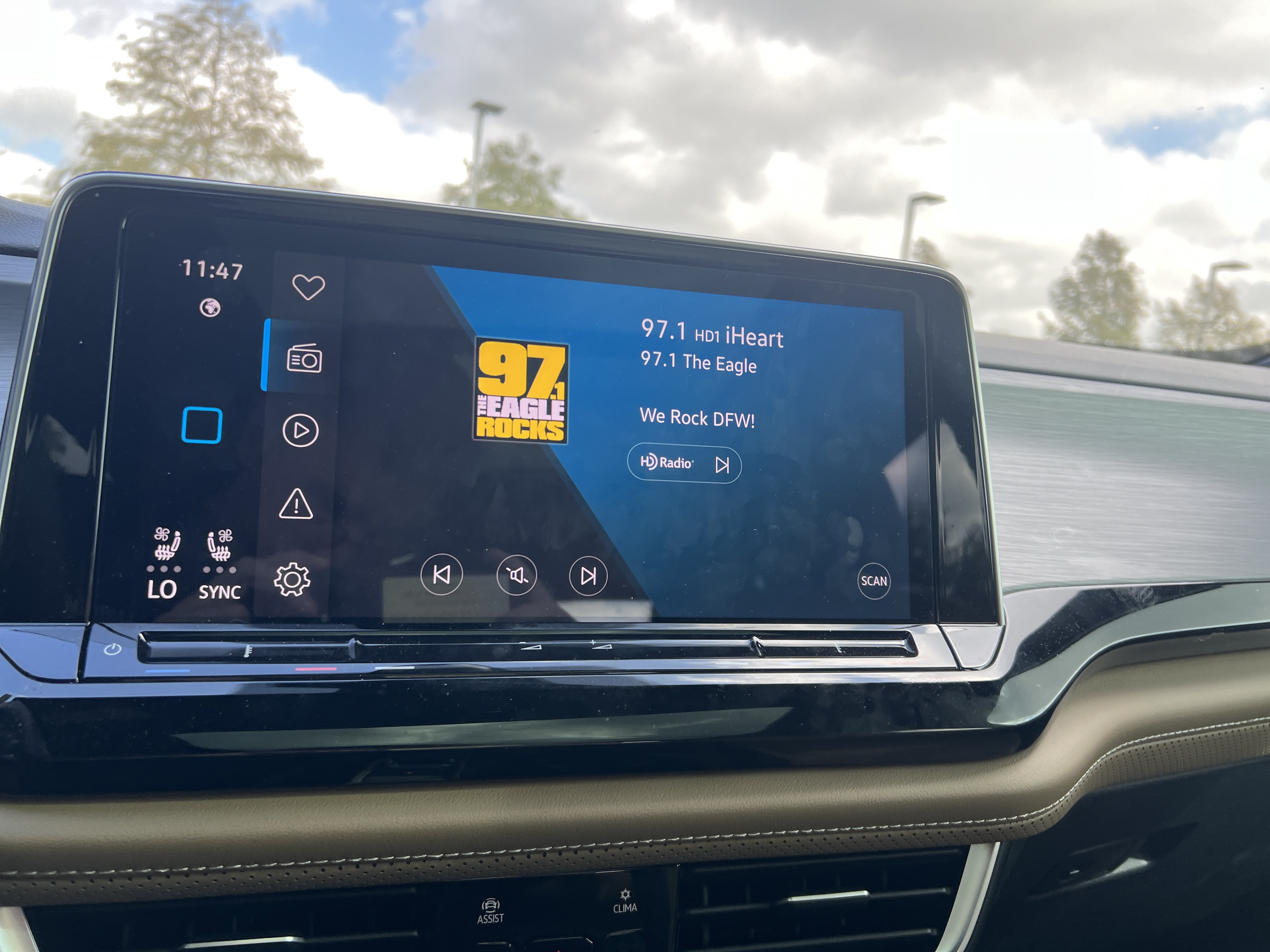 Certified 2026 Volkswagen Atlas Cross Sport SE FWD image 19