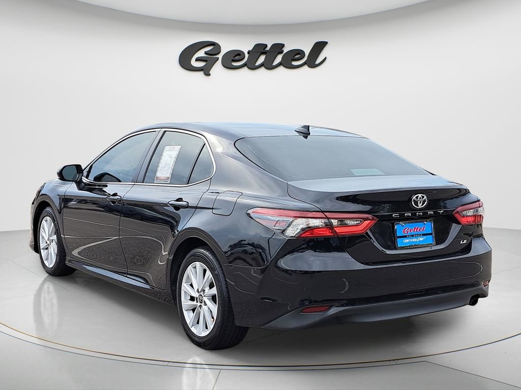 Used 2022 Toyota Camry LE image 6