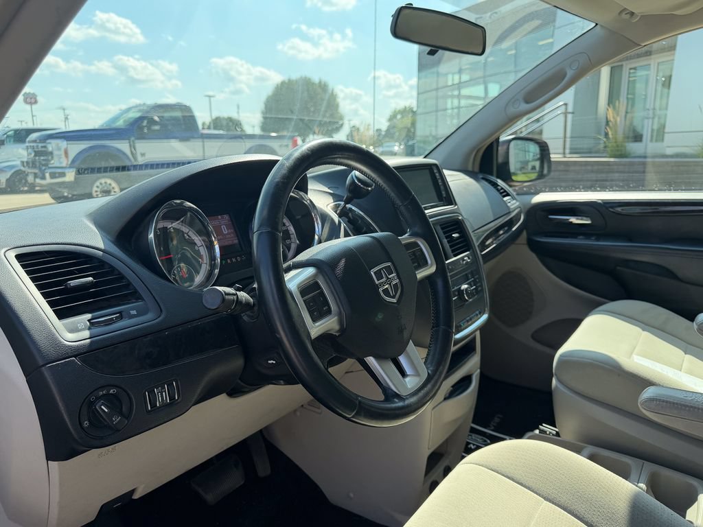 Used 2013 Dodge Grand Caravan Crew FWD image 9
