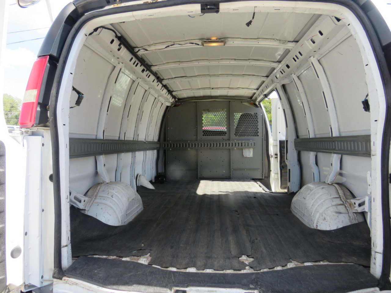 Used 2009 Chevrolet Express 2500 Extended image 37