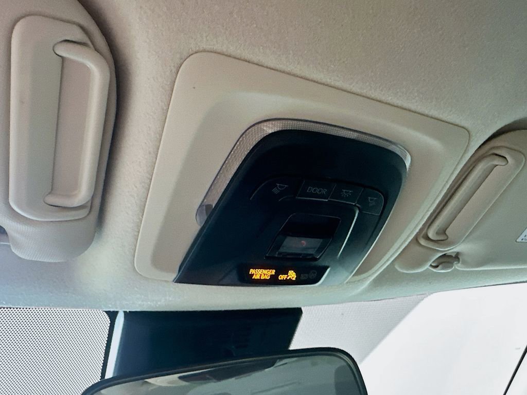 Used 2025 Toyota Corolla LE image 32