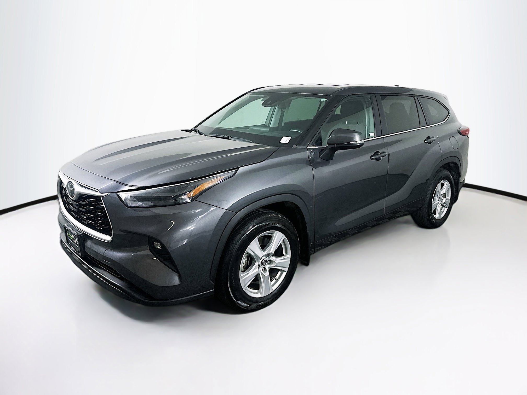 Used 2023 Toyota Highlander LE image 3