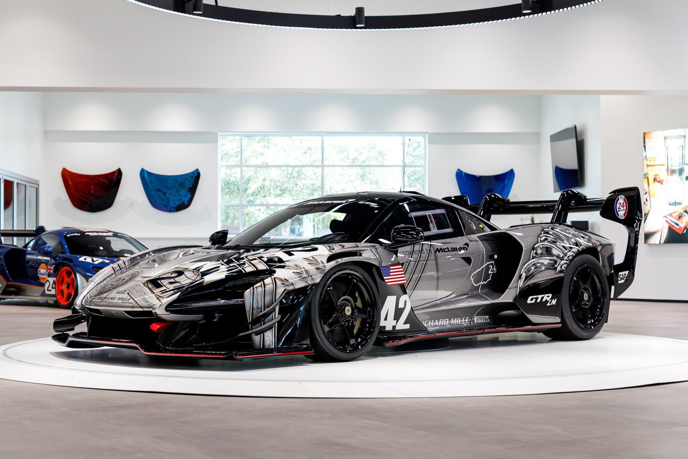 Used 2020 McLaren Senna RWD image 2