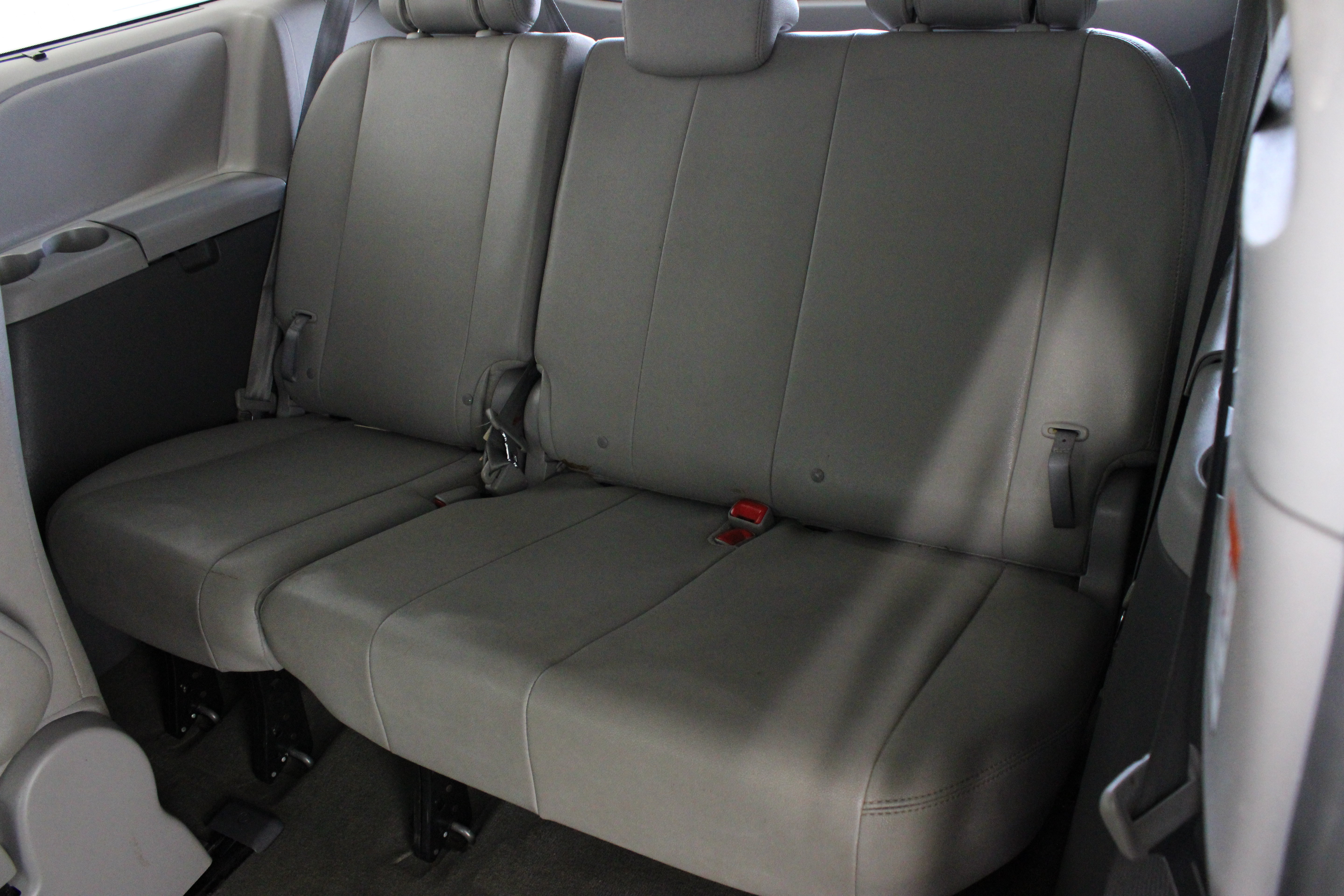 Used 2015 Toyota Sienna XLE AWD/4WD image 32
