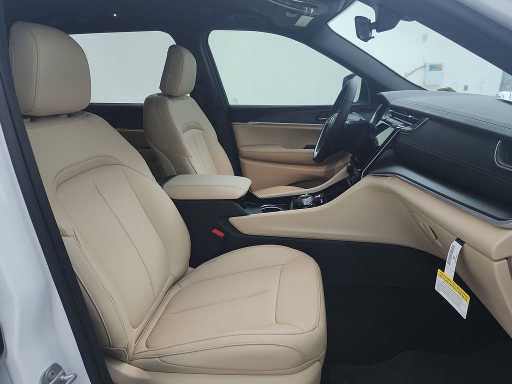 New 2025 Jeep Grand Cherokee L Limited w/ Trailer Tow Package image 34