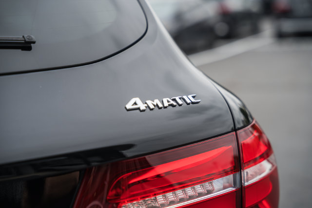 Used 2019 Mercedes-Benz GLC 350e 4MATIC w/ Premium Package image 8