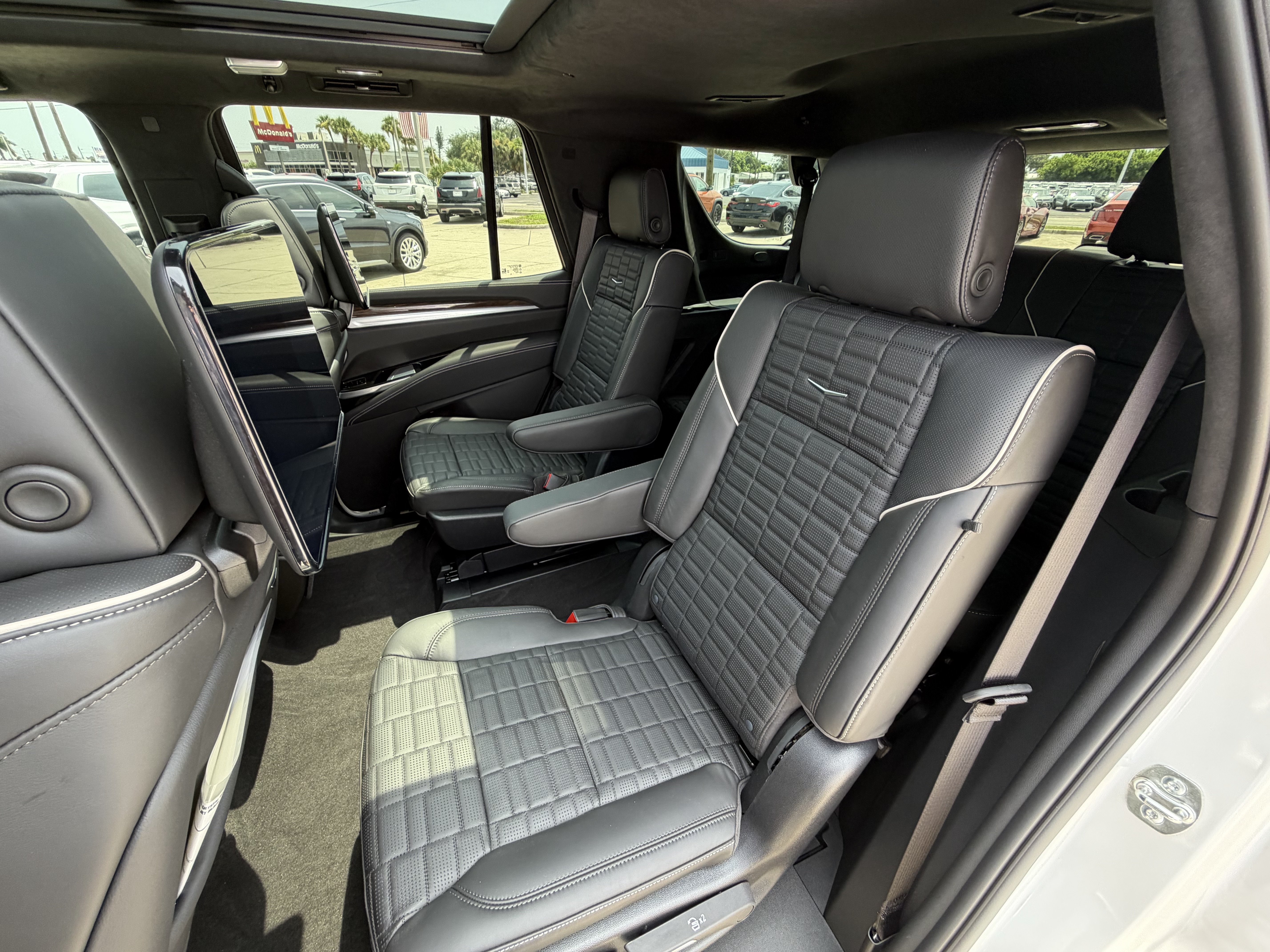 Certified 2025 Cadillac Escalade Sport Platinum w/ LPO, ONYX Package AWD/4WD image 12