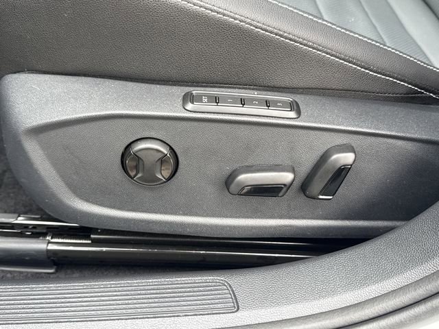 Certified 2025 Volkswagen Jetta SEL image 13