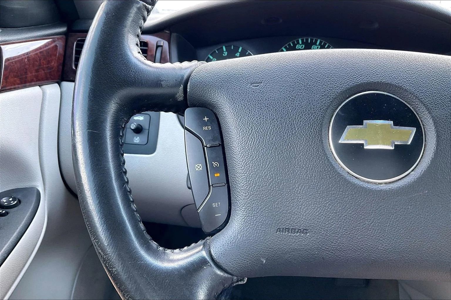 Used 2011 Chevrolet Impala LT w/ Luxury Edition Package FWD image 15