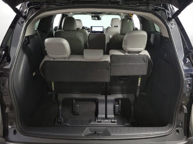 Used 2025 Toyota Sienna XLE w/ XLE Plus Package FWD image 29
