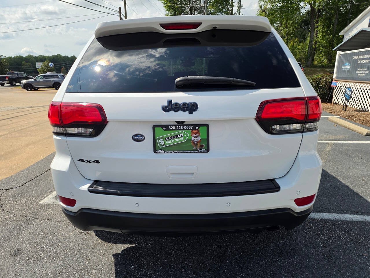 Used 2018 Jeep Grand Cherokee Laredo AWD/4WD image 5