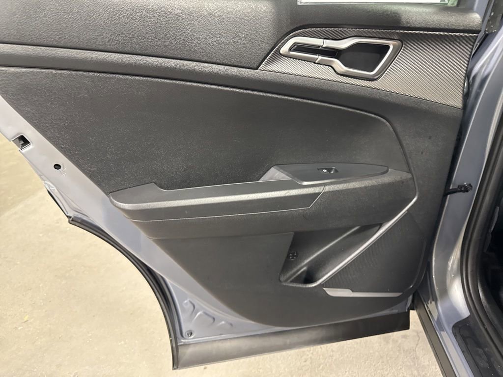 Used 2025 Kia Sportage LX image 18