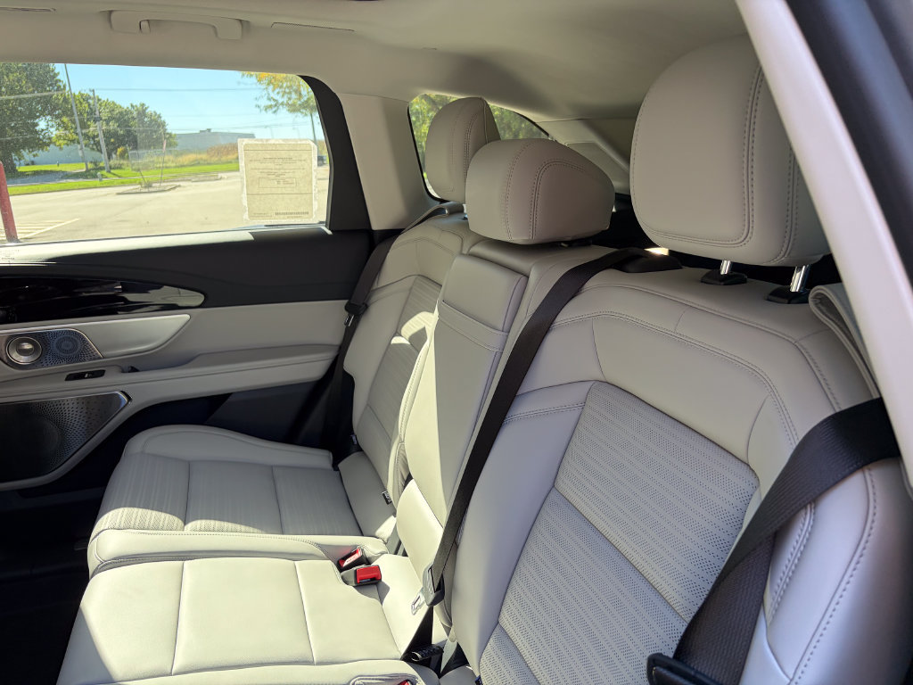 New 2026 Lincoln Nautilus Reserve AWD/4WD image 18