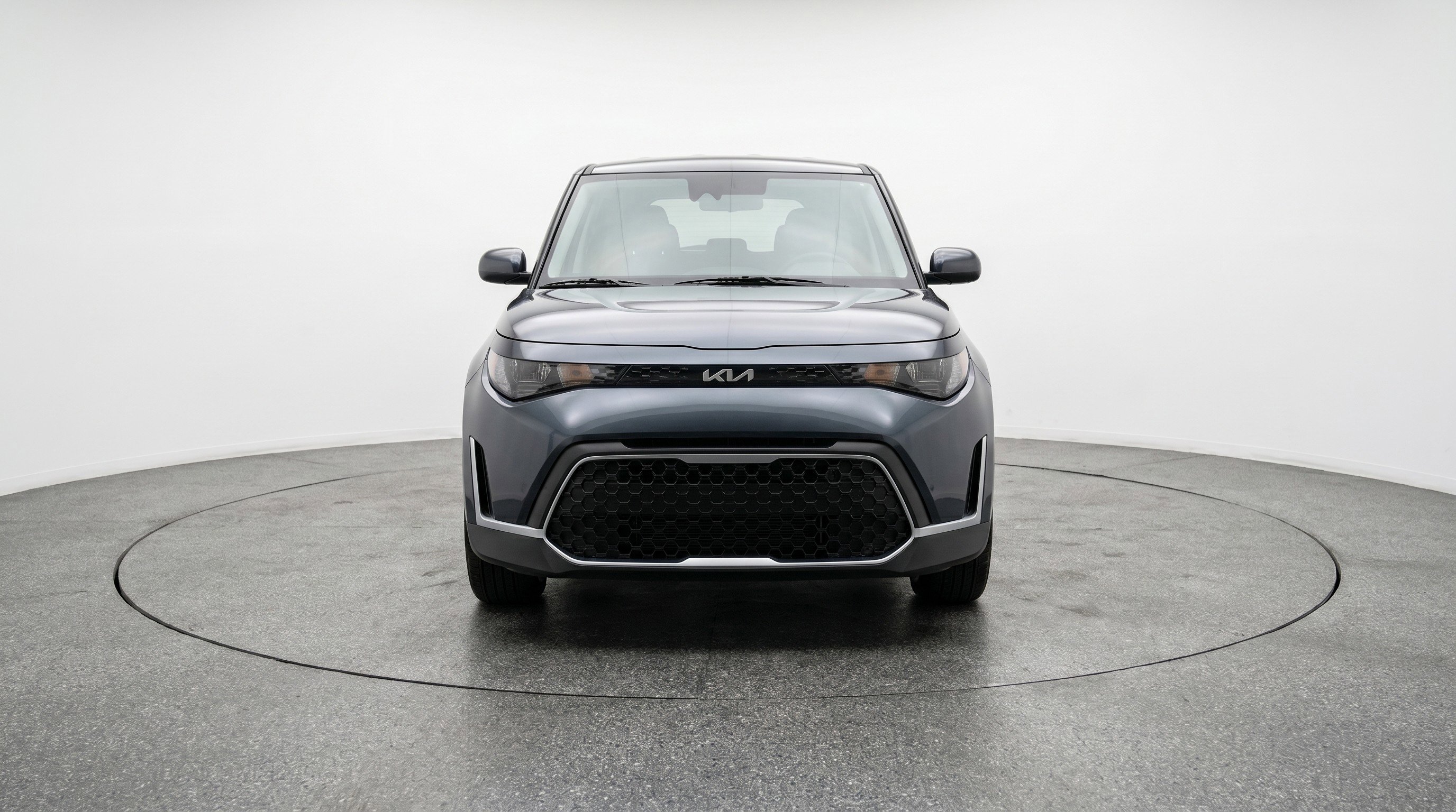 Used 2025 Kia Soul LX w/ LX Technology Package FWD image 2