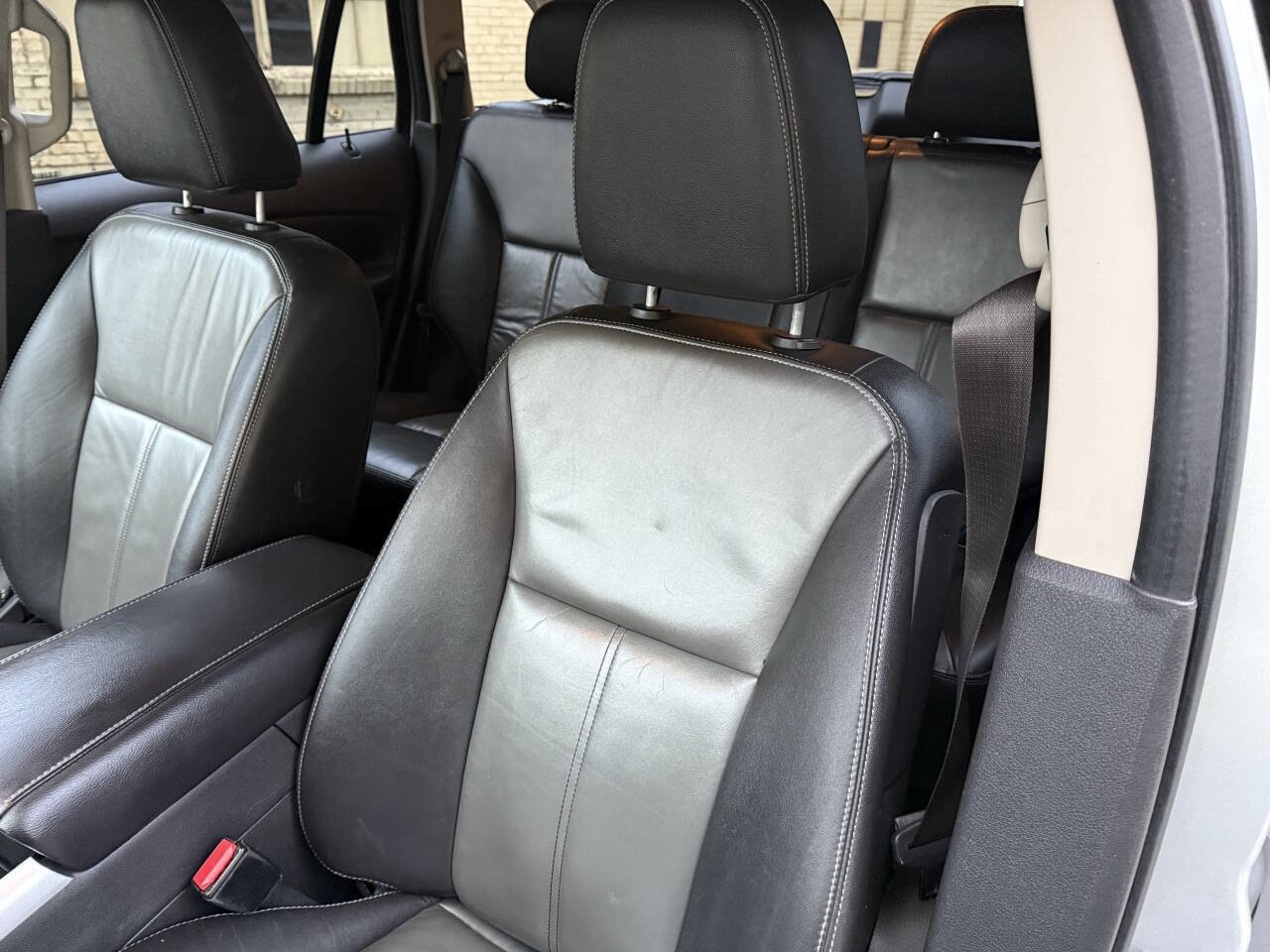 Used 2011 Ford Edge Sport w/ Driver Entry Pkg image 39