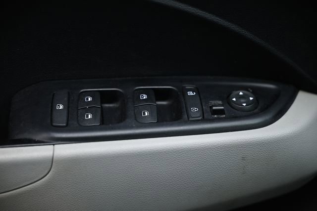 Used 2024 Hyundai Venue SEL image 16