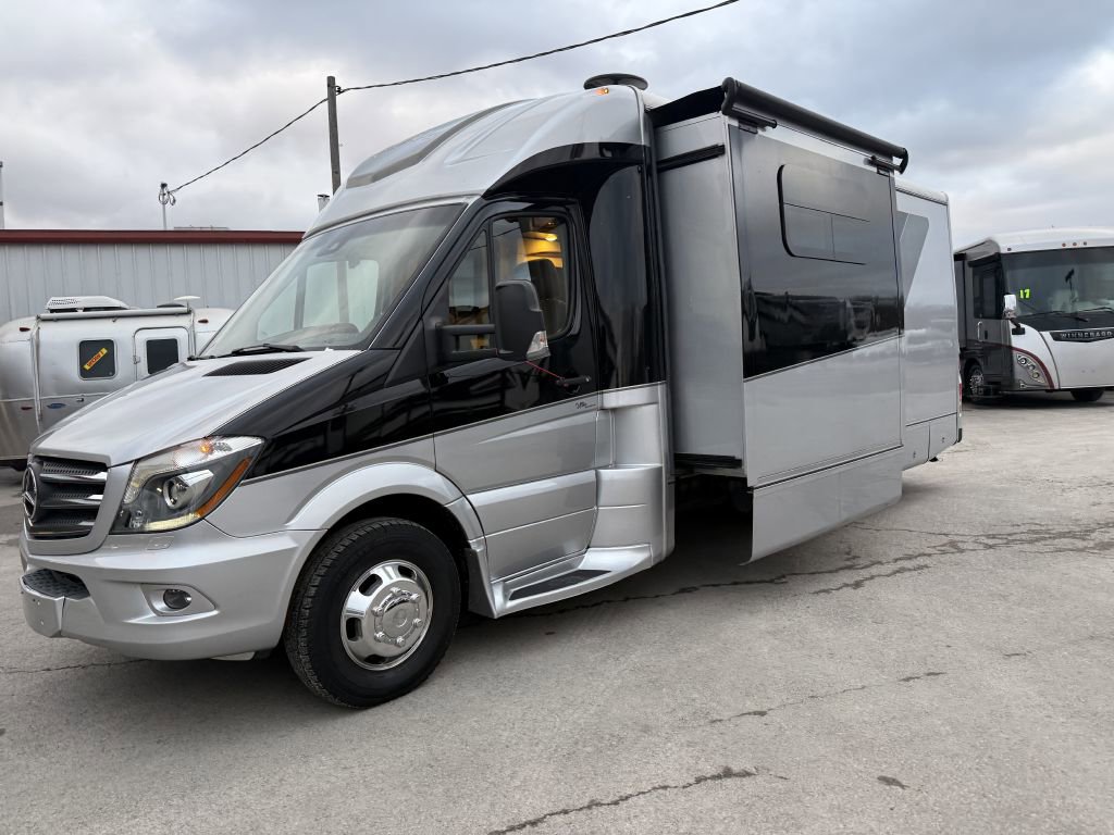 Used 2017 Mercedes-Benz Sprinter 3500 image 31