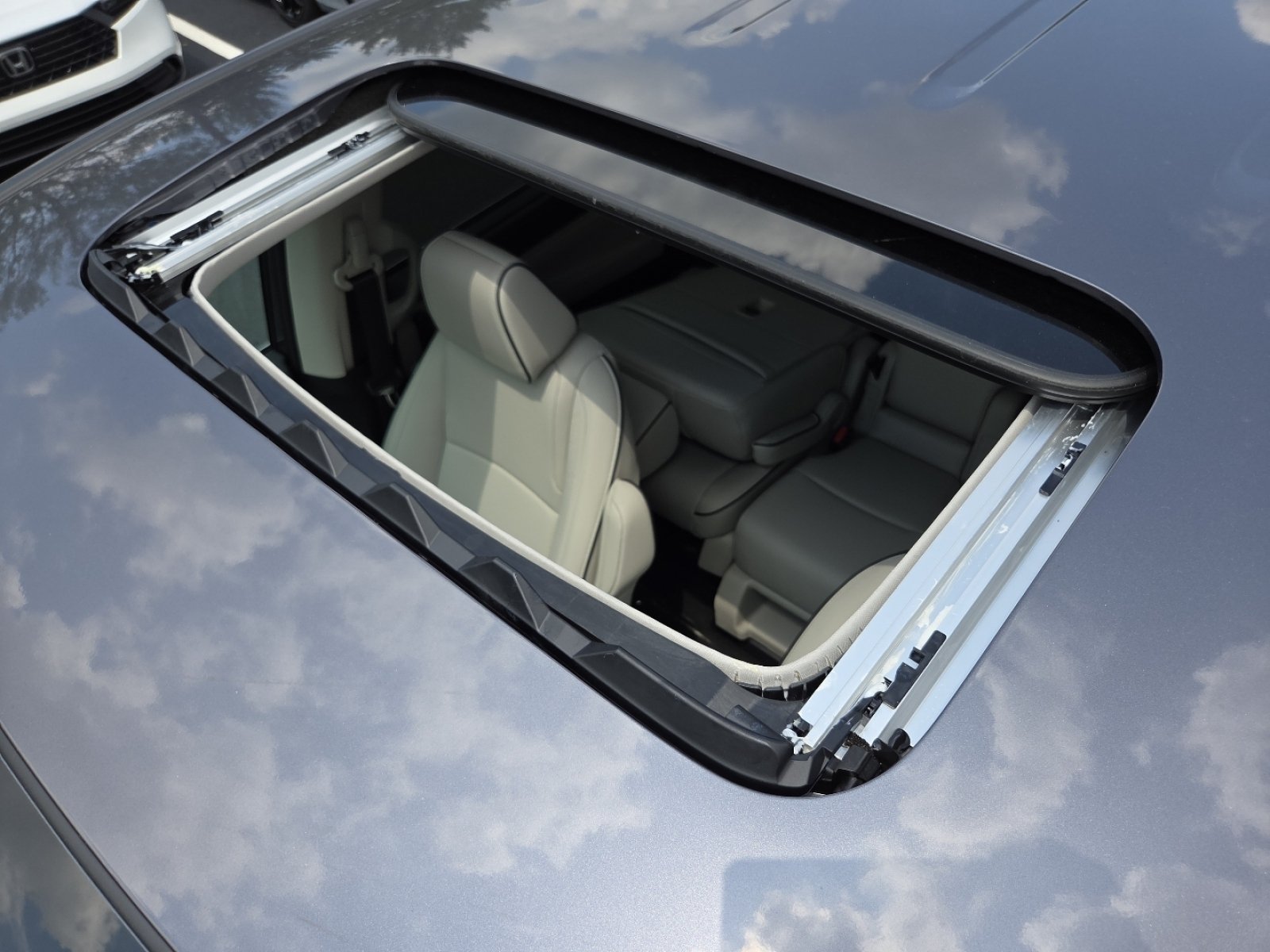 New 2026 Honda Odyssey Touring image 3