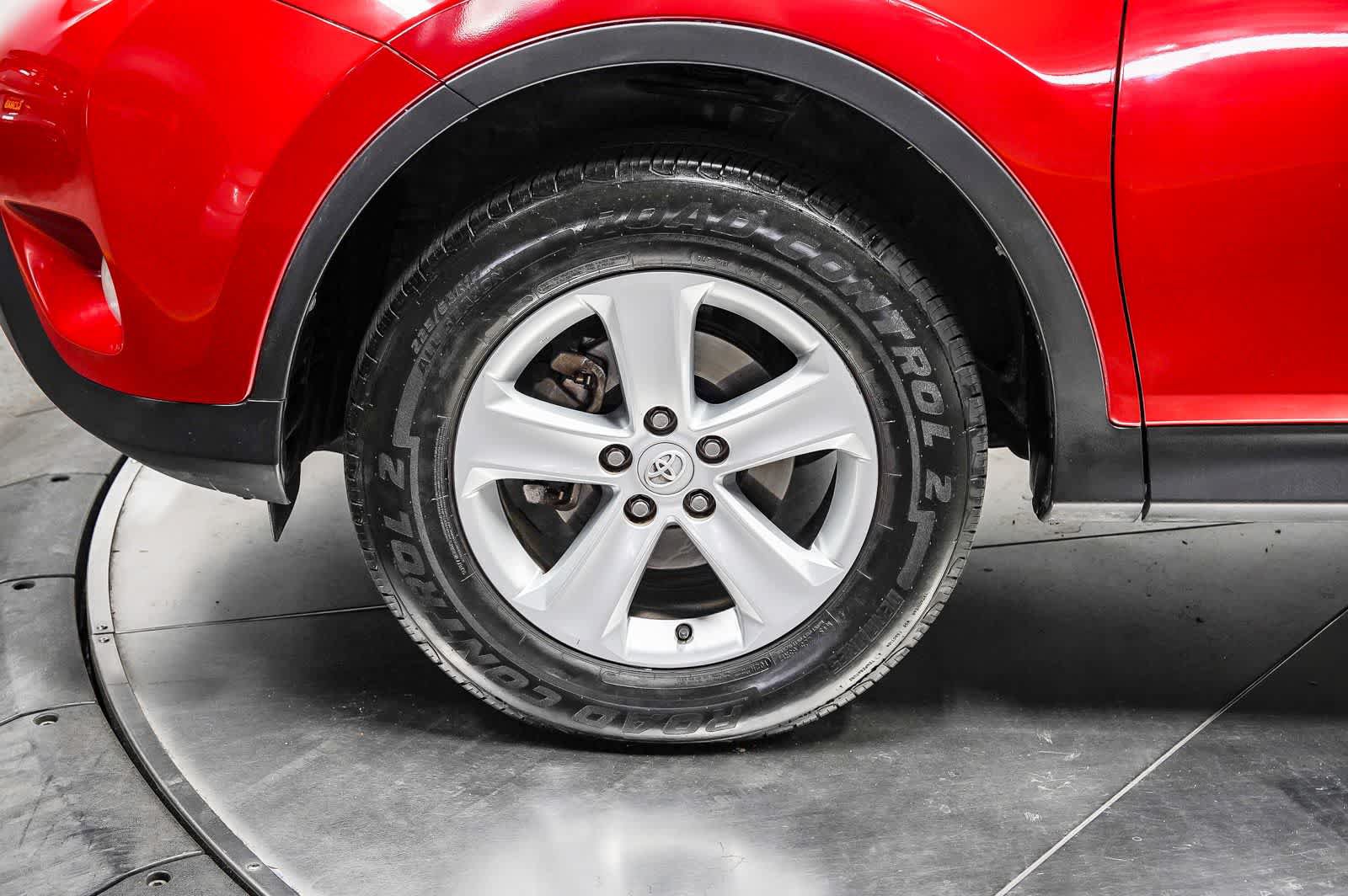 Used 2014 Toyota RAV4 XLE w/ Preferred Accessory Package FWD image 9