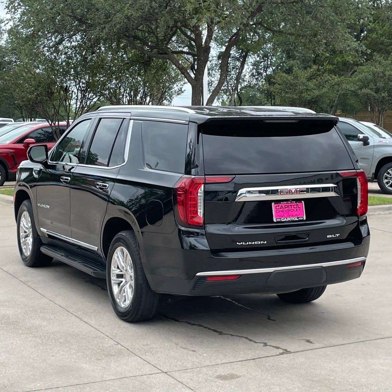 Used 2023 GMC Yukon SLT AWD/4WD image 4