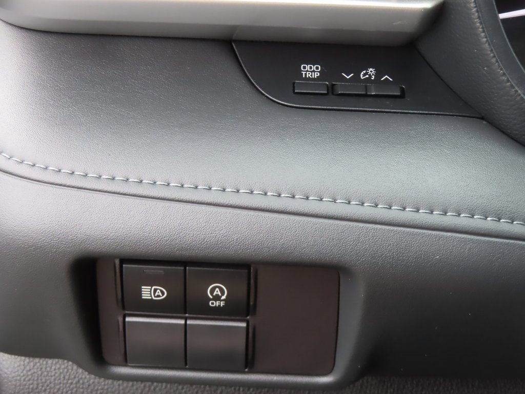 Used 2023 Toyota Highlander L image 18