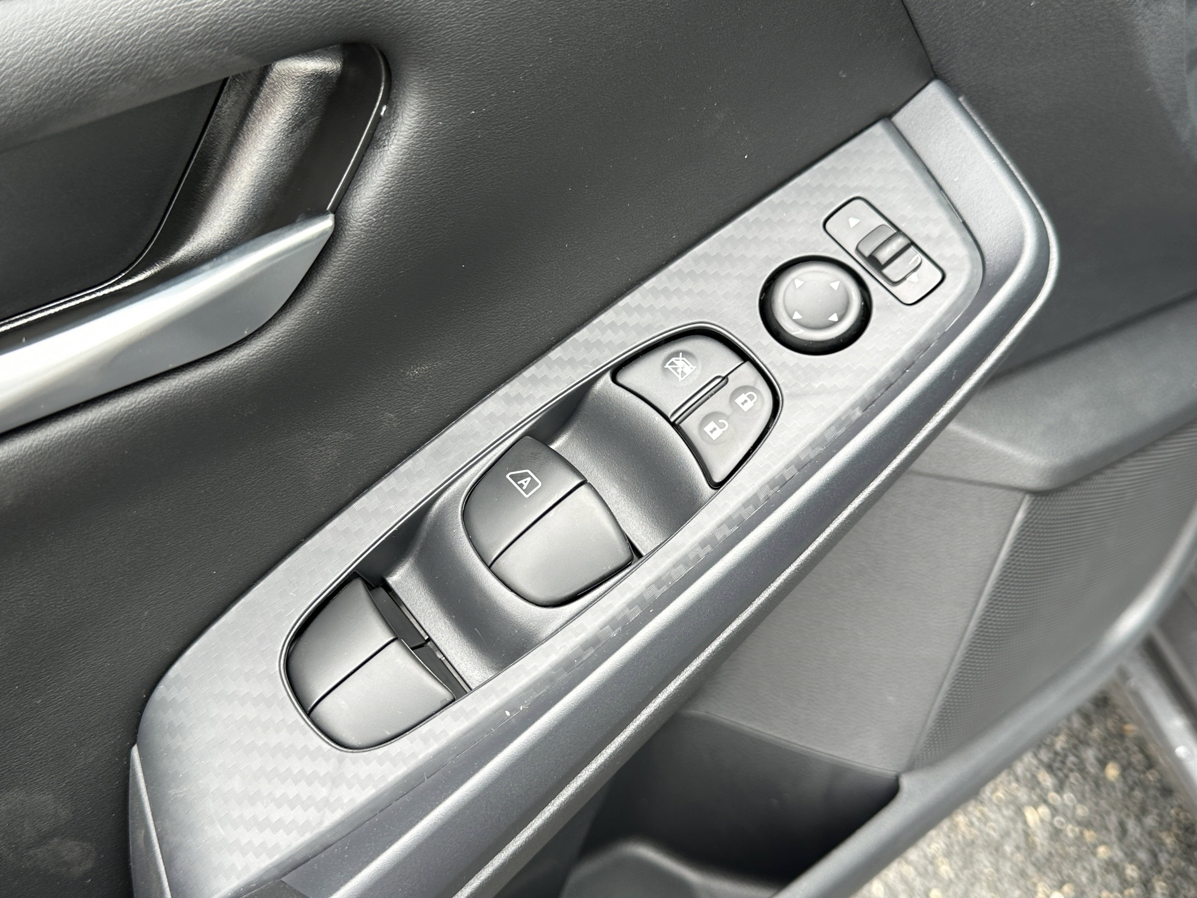 Used 2025 Nissan Sentra SV image 21