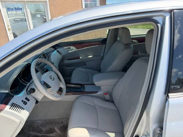 Used 2012 Toyota Avalon FWD image 5