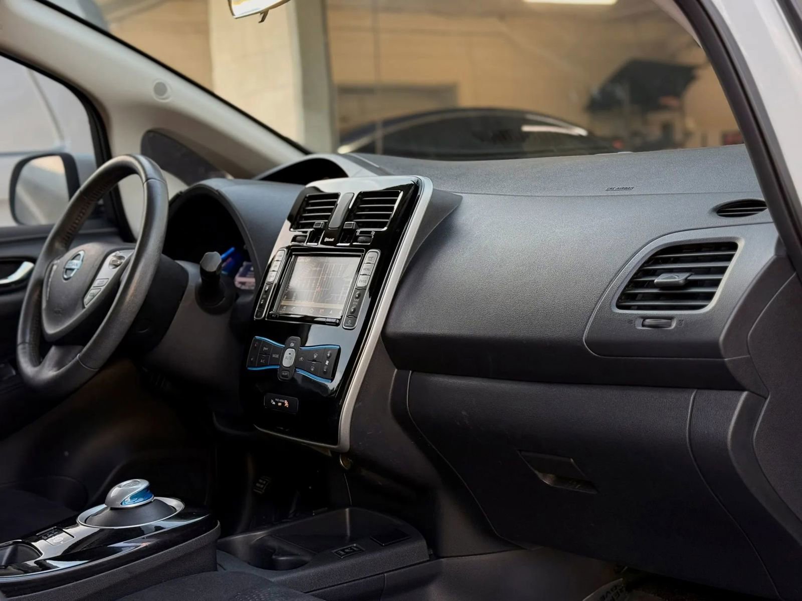 Used 2017 Nissan Leaf SV image 10