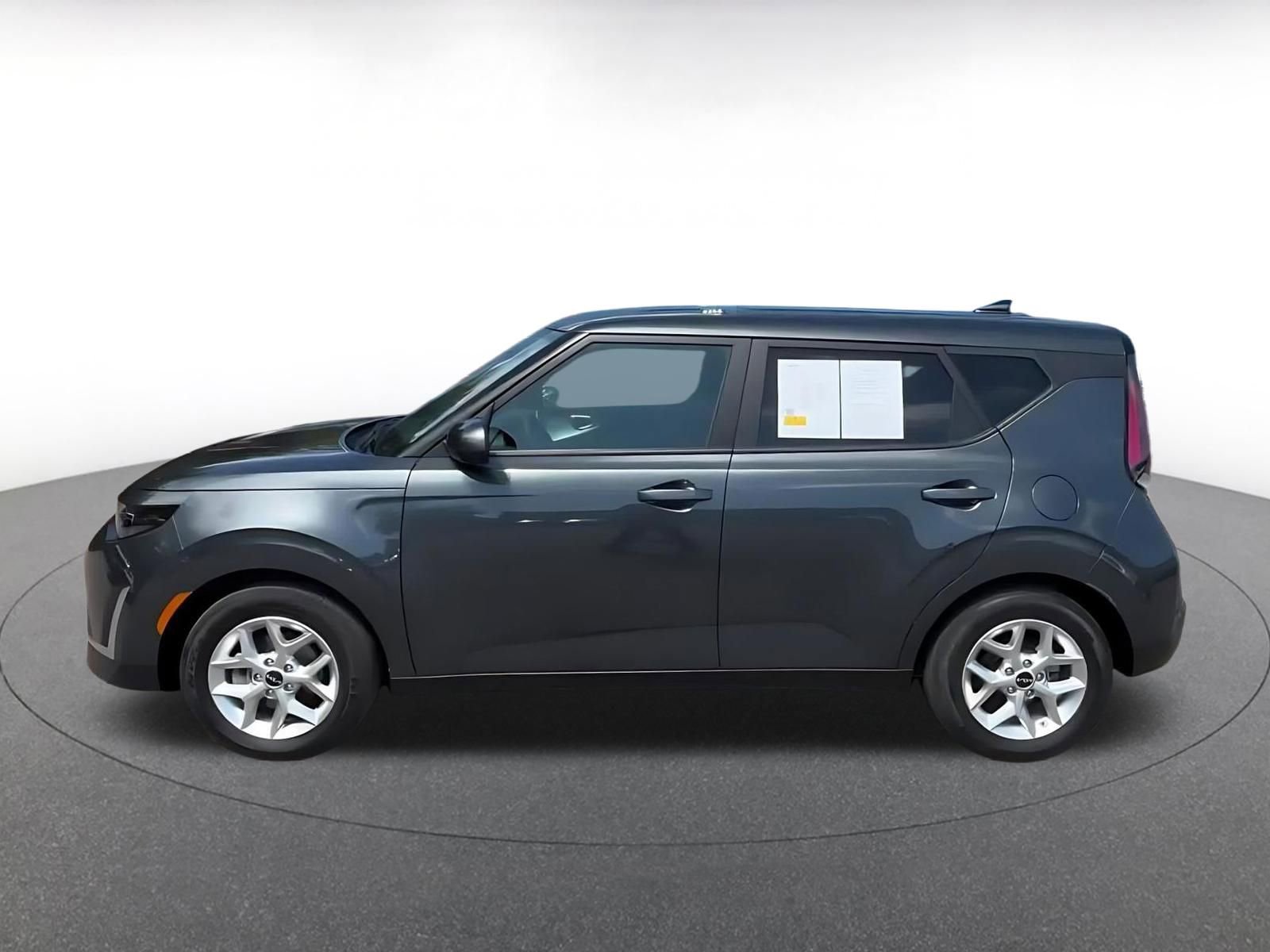 Used 2025 Kia Soul LX w/ LX Technology Package FWD image 9