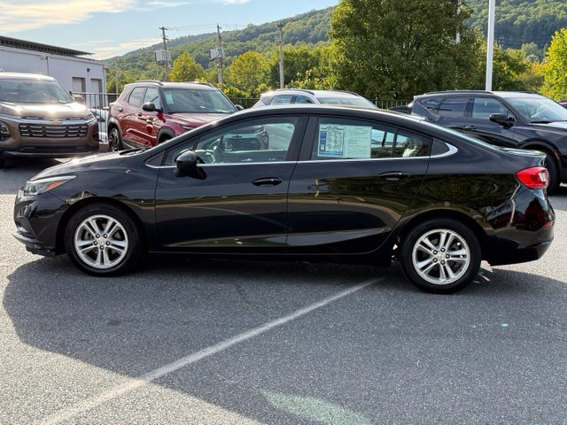Used 2018 Chevrolet Cruze LT w/ Convenience Package FWD image 9